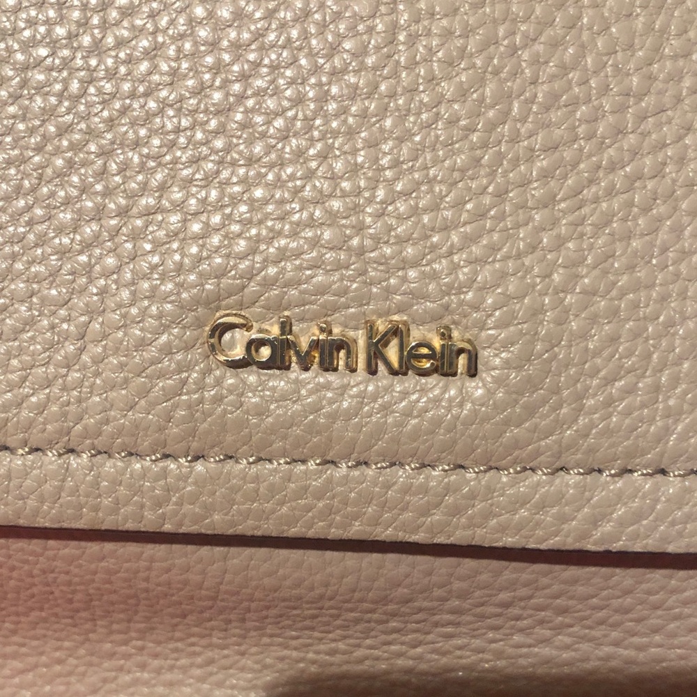 Calvin Klein Women's Pebbled Leather Crossbody Bag inTan.